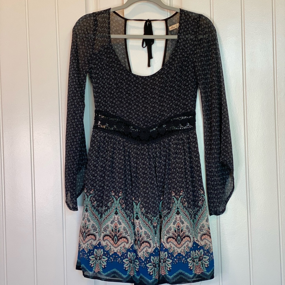 Like New!  Adorable Hollister Midi Long Sleeve Dress